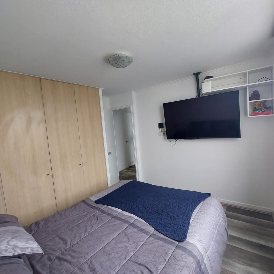 Bed, TV and multimedia, Photo of the whole room, Bedroom, wardrobe