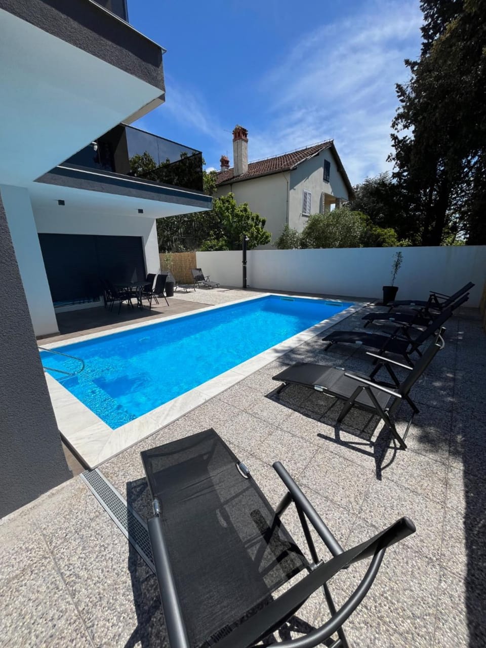 Shower, Swimming pool, sunbed