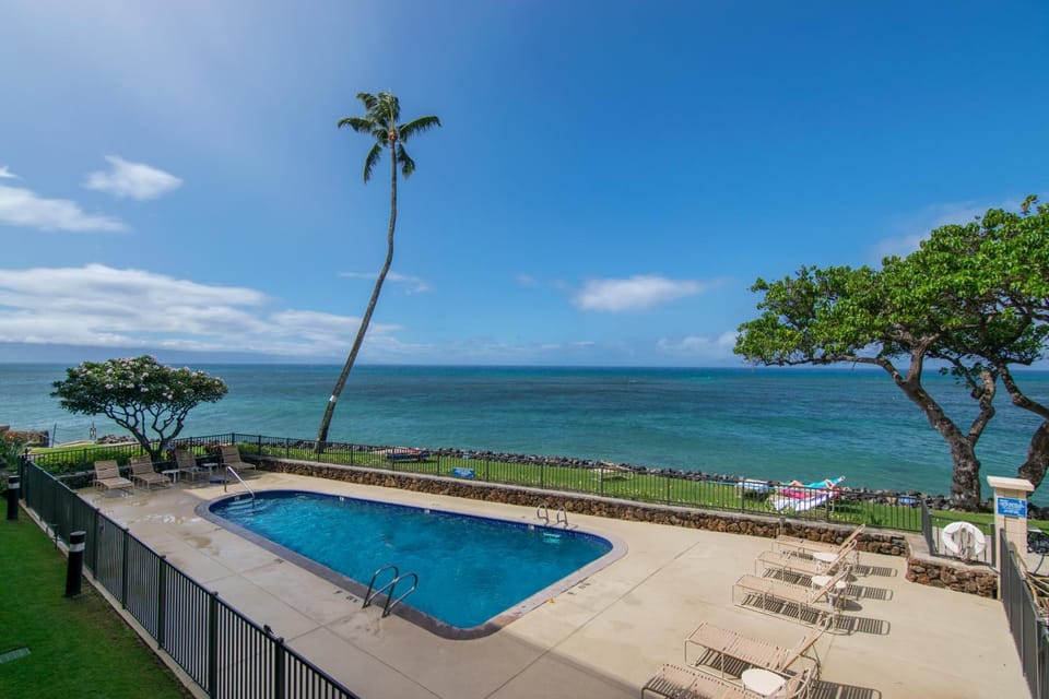 Kahana Reef 208 Apartment in Kahana