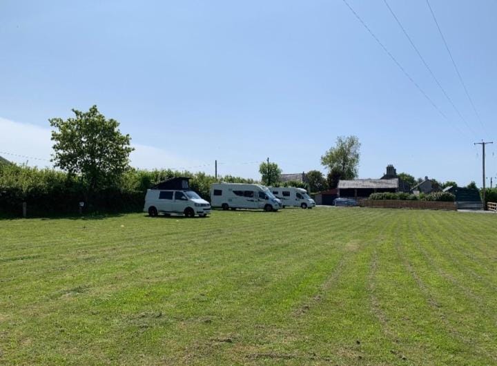 Pen y Buarth Pod - Caravan Site Campground/ 
RV Resort in Wales