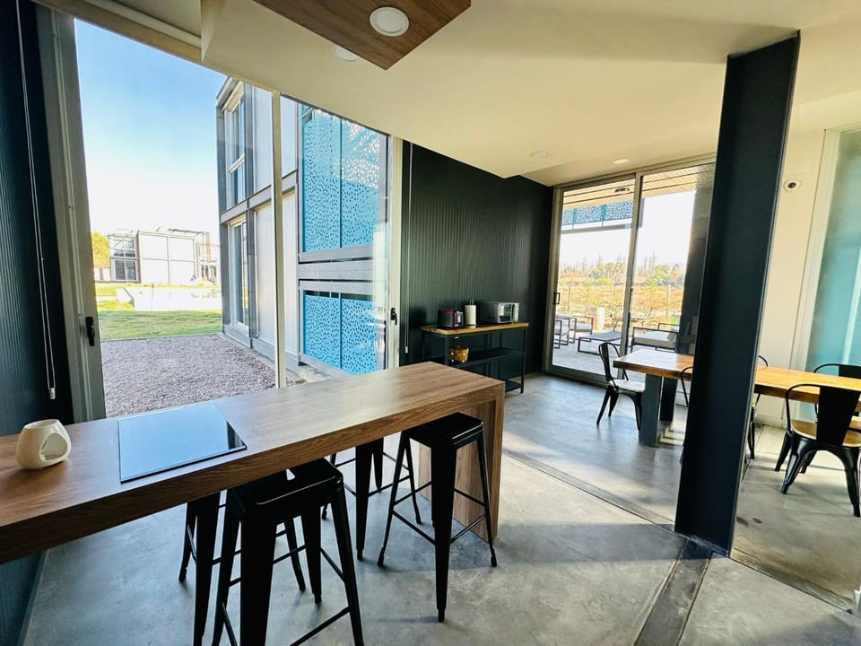 View (from property/room), Kitchen or kitchenette, Dining area, Pool view