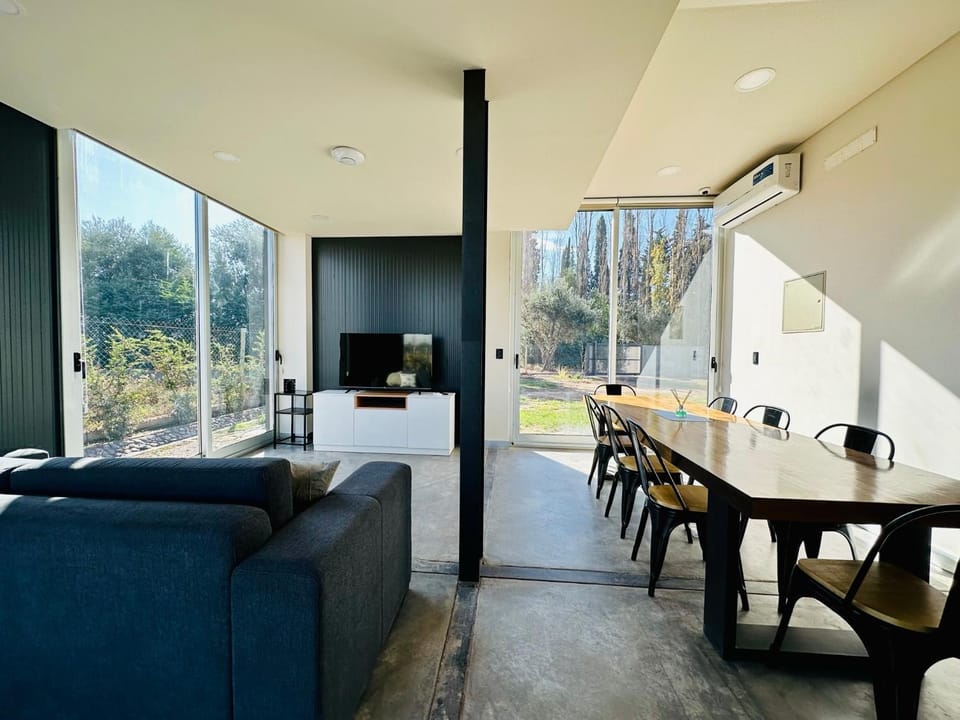 Communal lounge/ TV room, Living room, Seating area