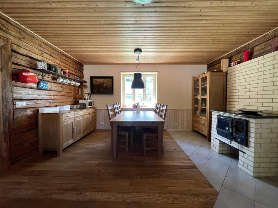 Kitchen or kitchenette, Seating area, Dining area, minibar, pet friendly, stove
