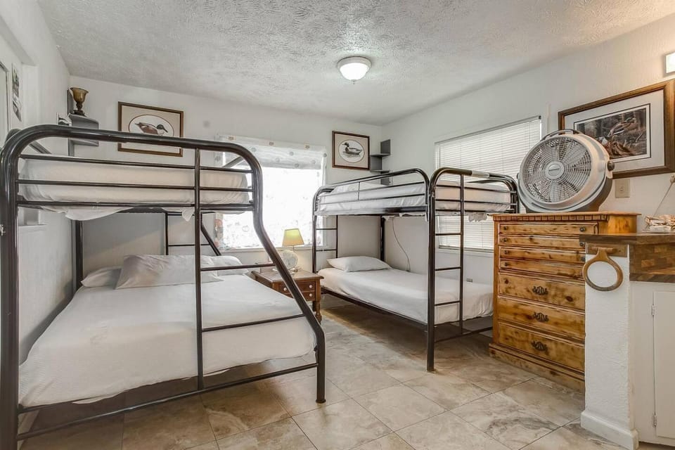 Bed, Bedroom, bunk bed, air conditioner