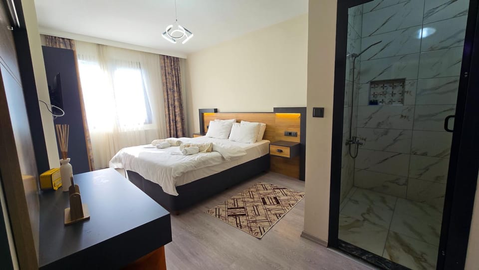 Shower, Bed, Photo of the whole room, Bedroom