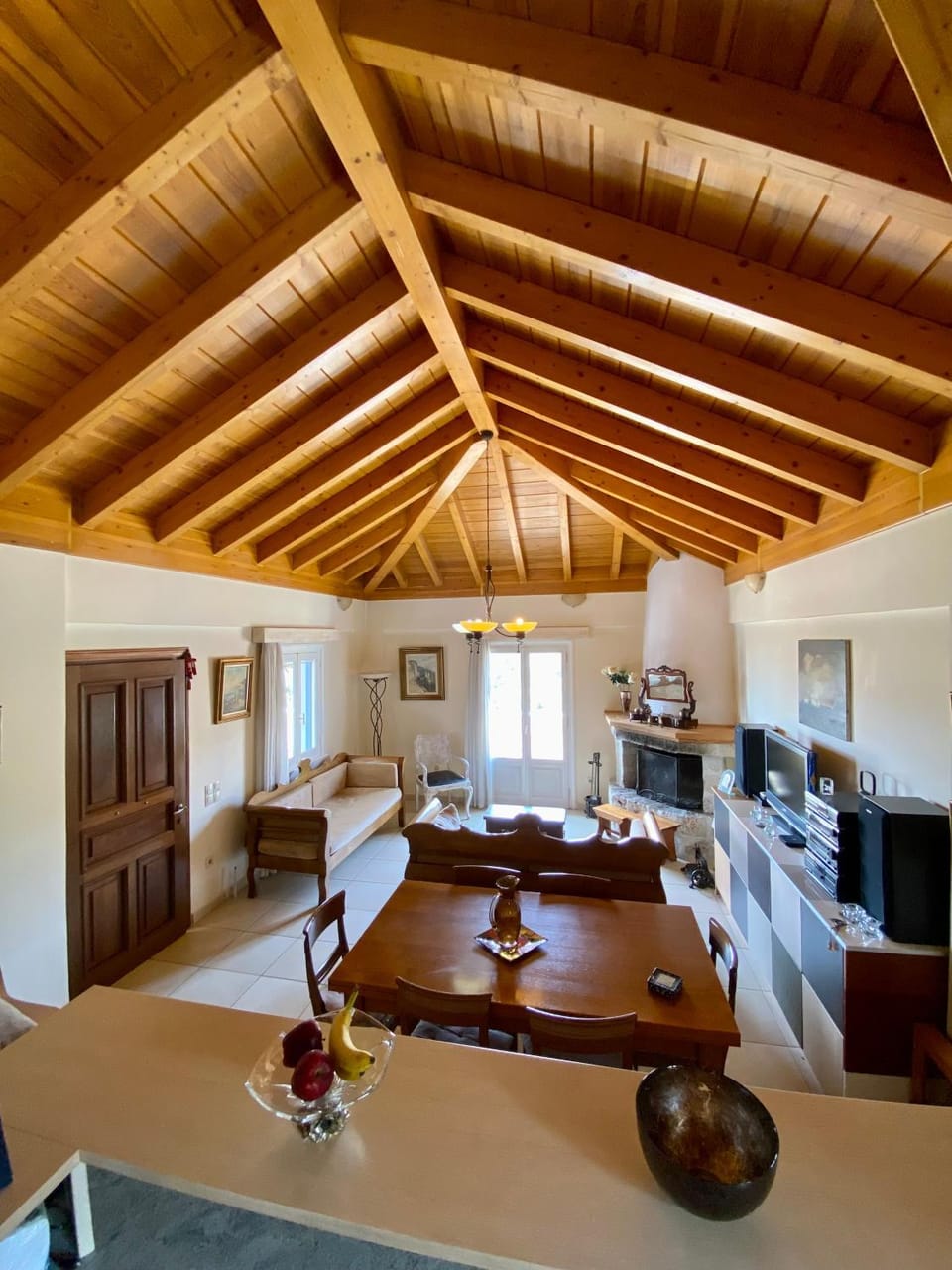 Living room, Seating area, Dining area, fireplace