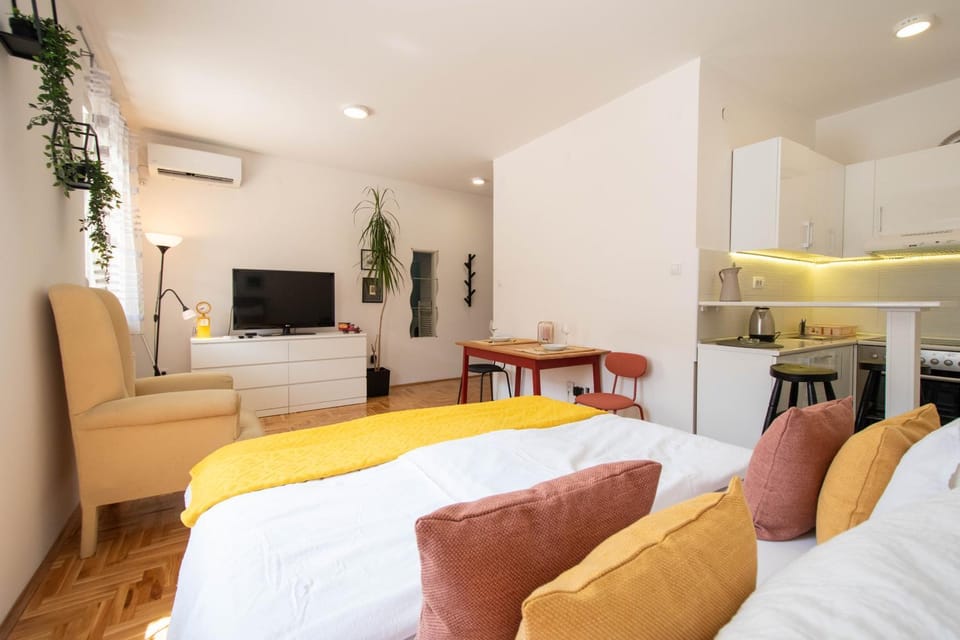 Bed, TV and multimedia