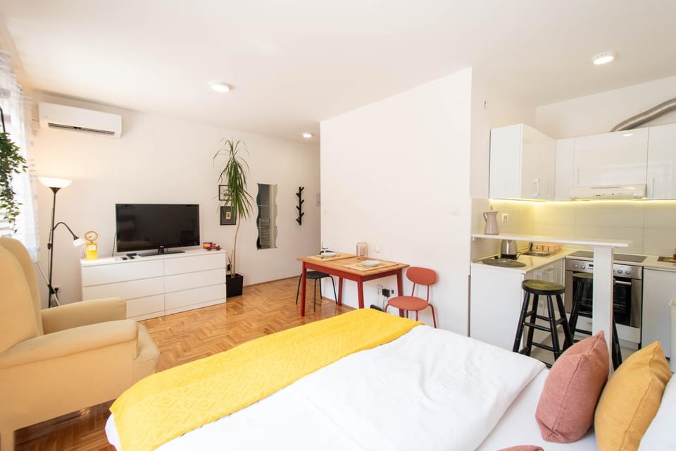 Bed, TV and multimedia