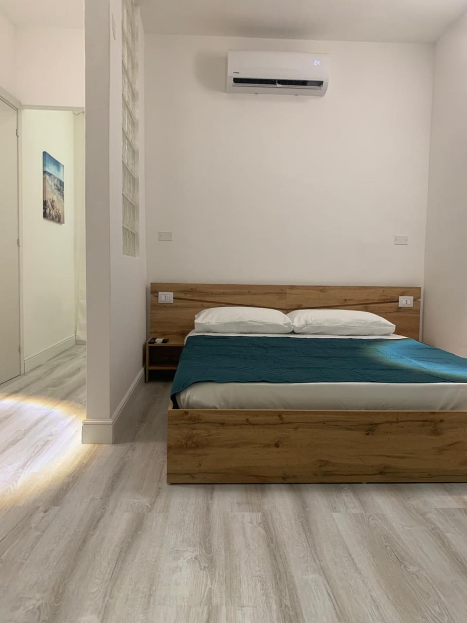 Bed, Photo of the whole room, Bedroom, air conditioner