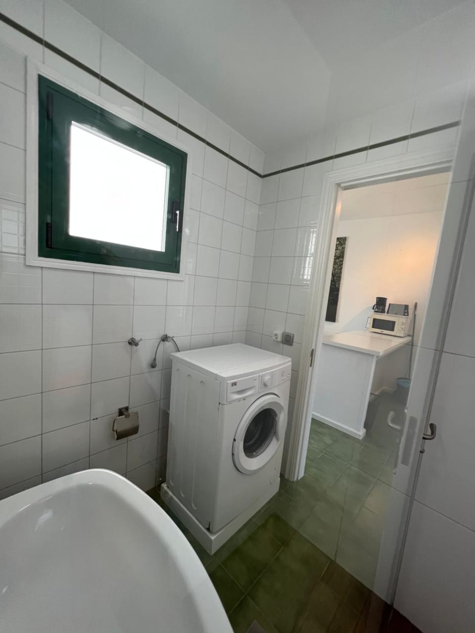 Bathroom, washing machine