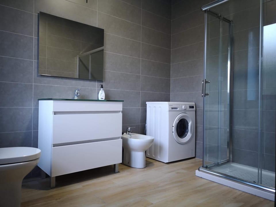 Shower, Toilet, Bathroom, washing machine