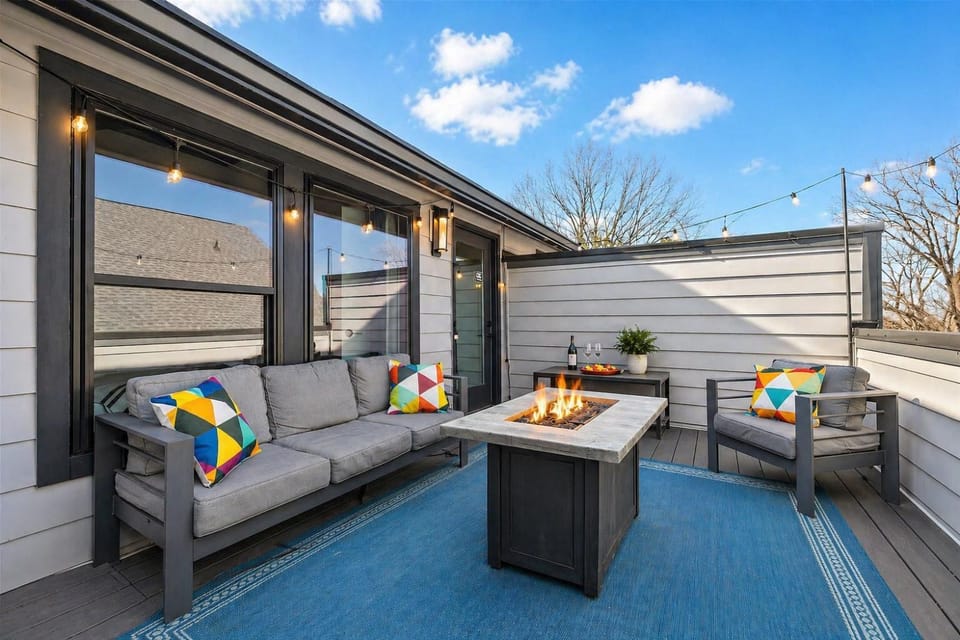 Rooftop King Beds Near Light Rail & LoSo House in Charlotte