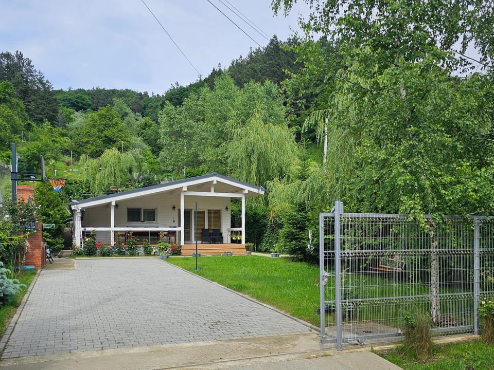 Property building, Day, Natural landscape, Garden, Garden view