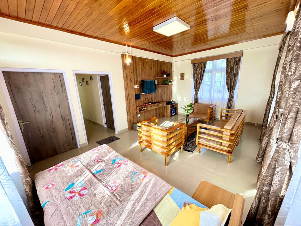 Communal lounge/ TV room, TV and multimedia, Living room, Seating area