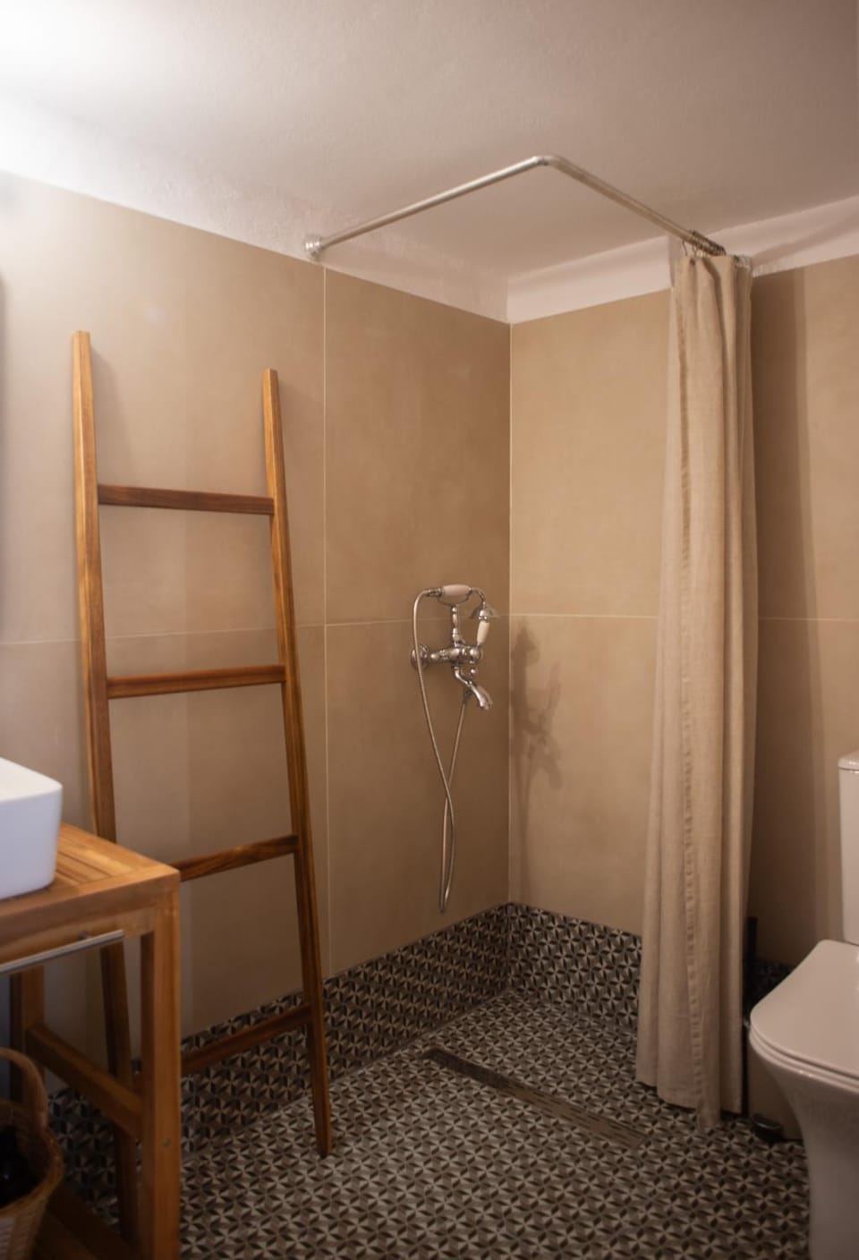 Shower, Toilet