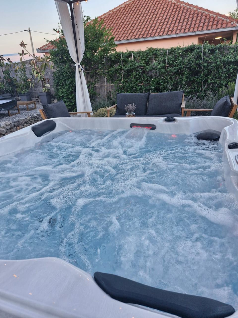 Rural home Basin dvor with jacuzzi House in Šibenik-Knin County, Croatia