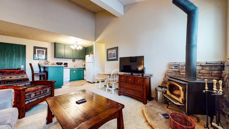 Summit #232 condo Apartment in Mammoth Lakes