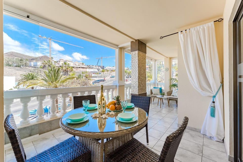 View (from property/room), Balcony/Terrace, Dining area, Mountain view