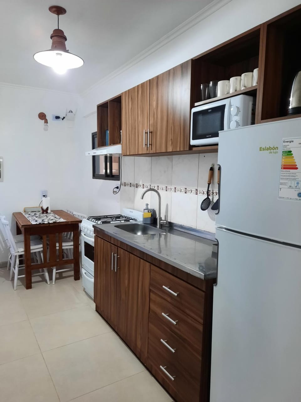 Kitchen or kitchenette, minibar