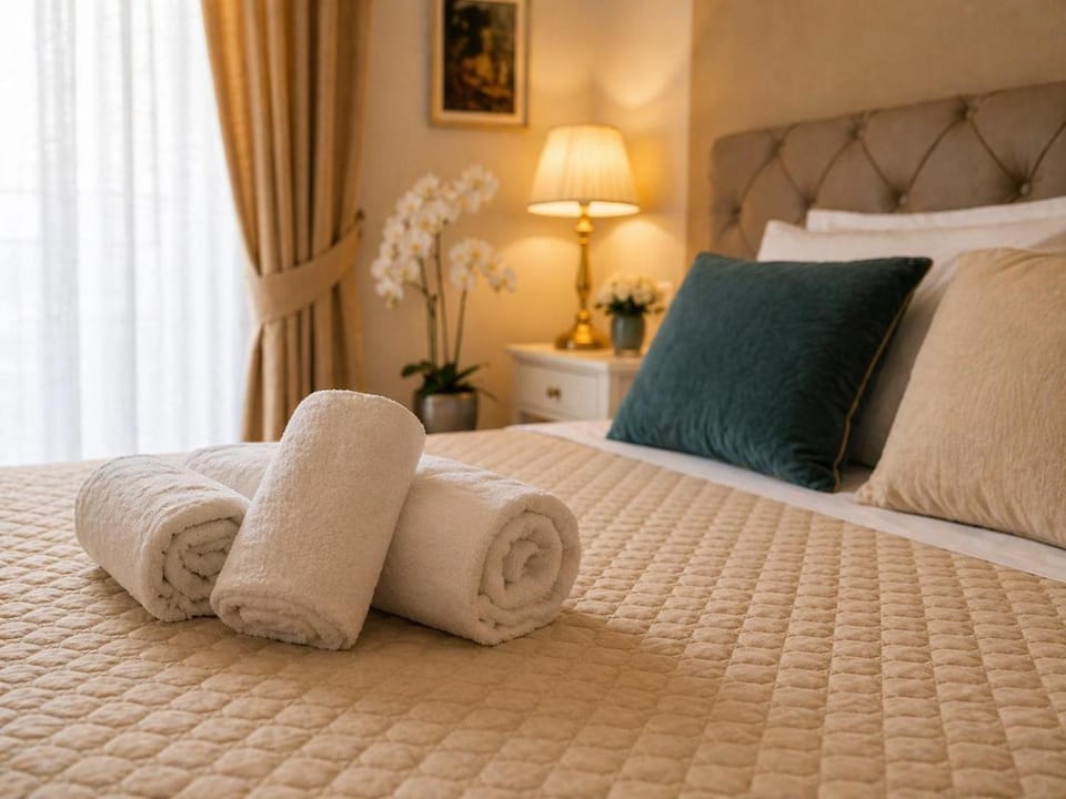 Bed, Photo of the whole room, Bedroom, towels