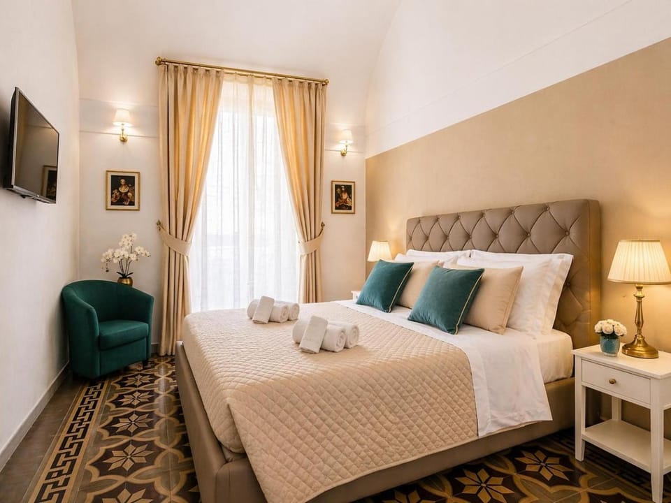 Bed, TV and multimedia, Photo of the whole room, Bedroom, towels