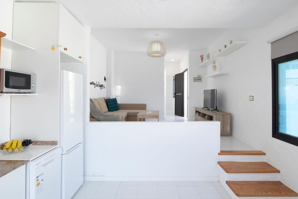 Kitchen or kitchenette, Living room, dishwasher, minibar, stove