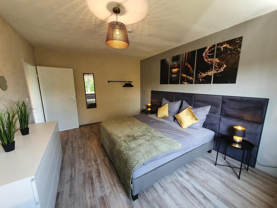 Bed, Photo of the whole room, Bedroom