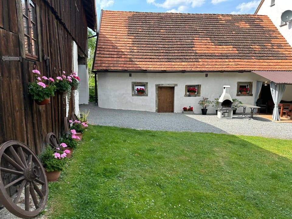 Dom Pod Dębem Agroturystyka House in Lower Silesian Voivodeship