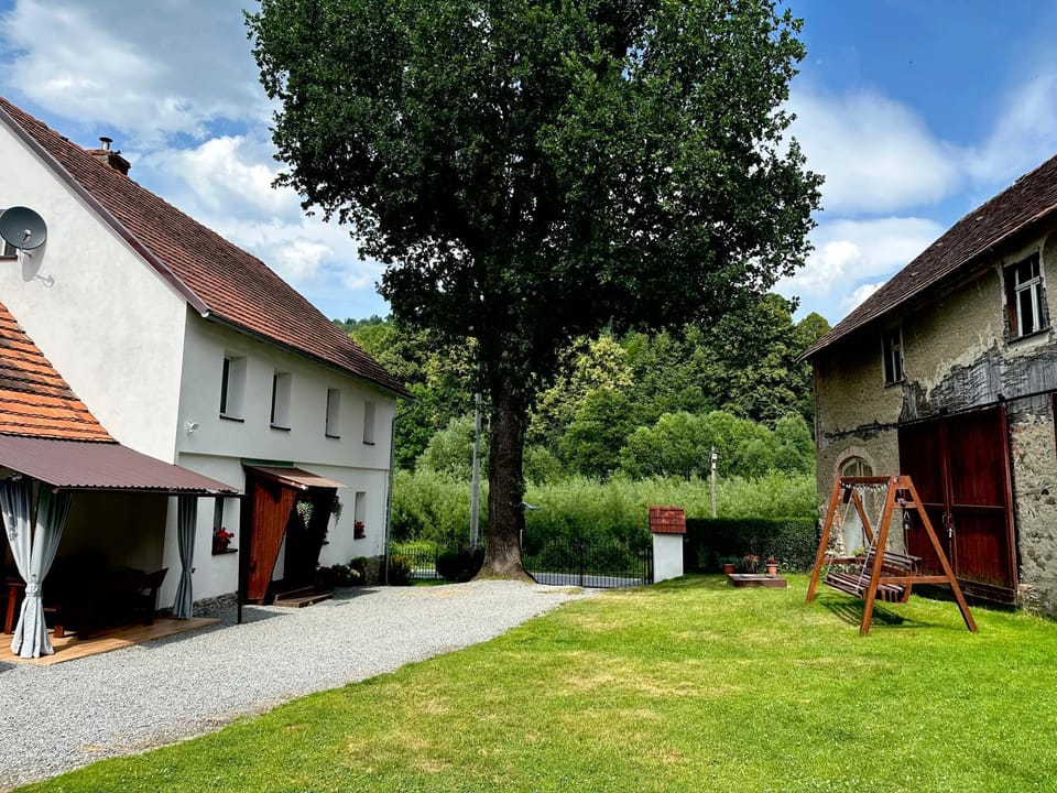 Dom Pod Dębem Agroturystyka House in Lower Silesian Voivodeship