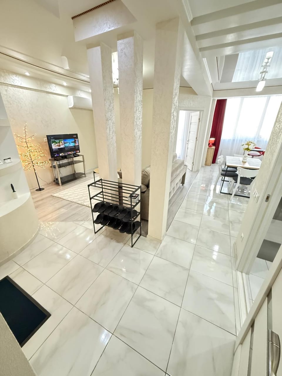 TV and multimedia, Kitchen or kitchenette, Living room, Photo of the whole room, Dining area