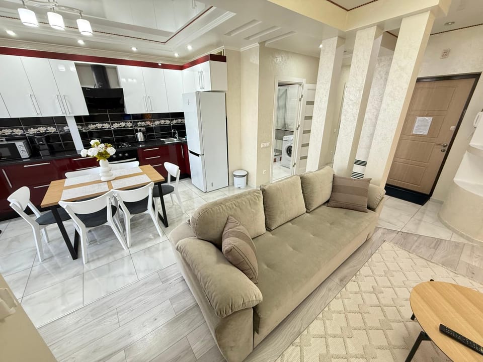 Kitchen or kitchenette, Seating area, Dining area