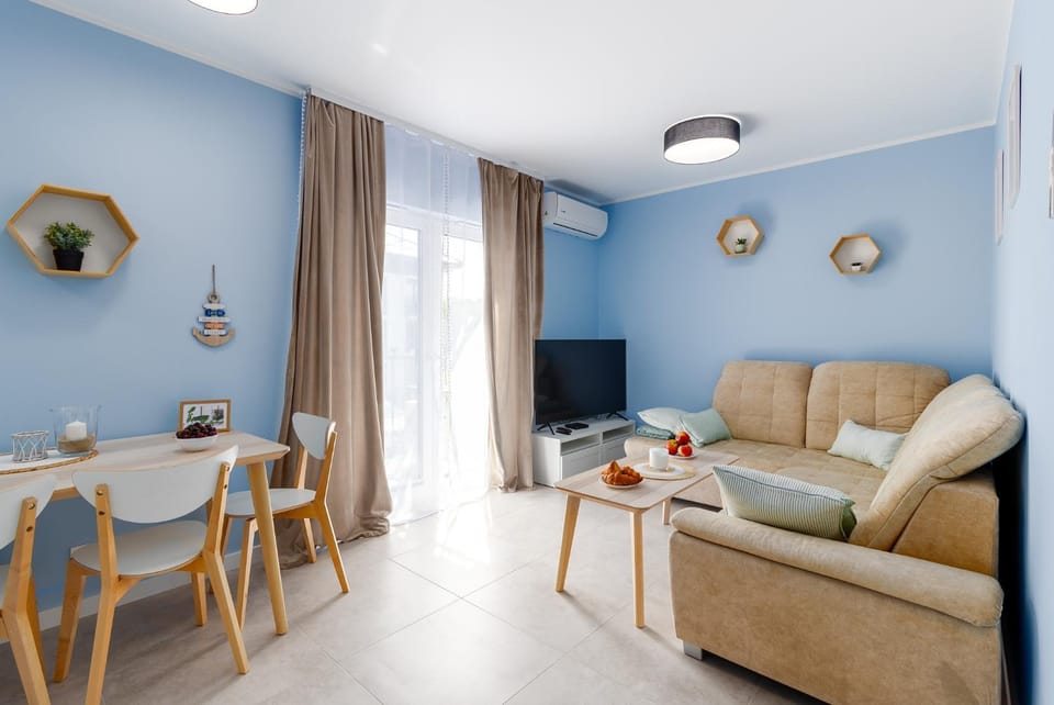 TV and multimedia, Living room, Dining area