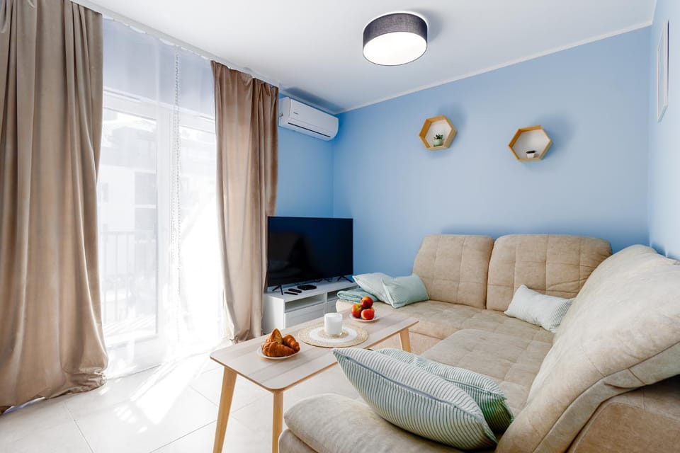 TV and multimedia, Living room, air conditioner