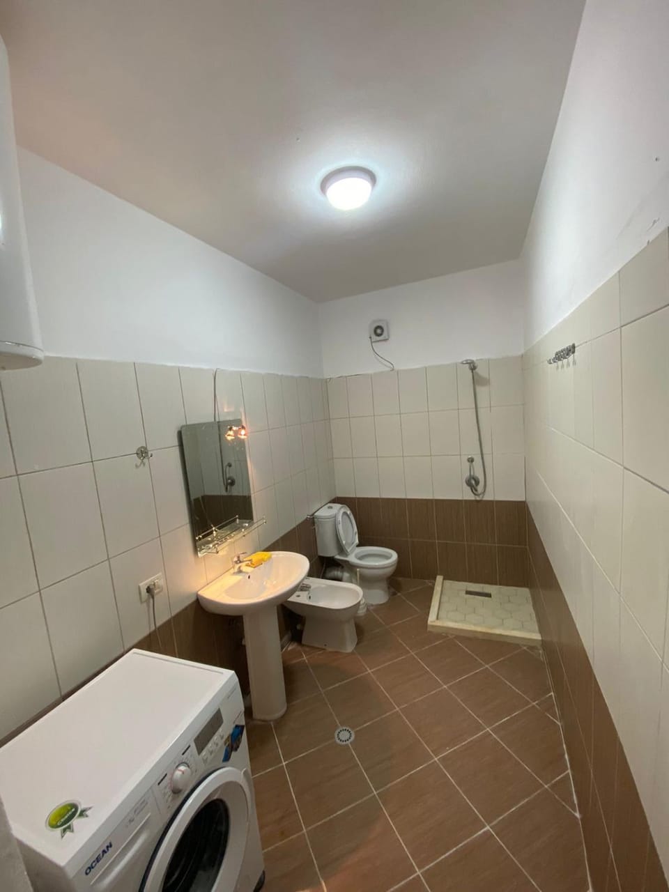 Bathroom, bidet, towels, washing machine