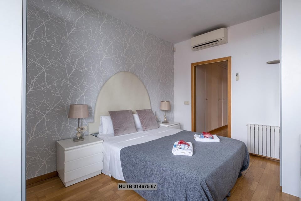 Day, Bedroom, On site