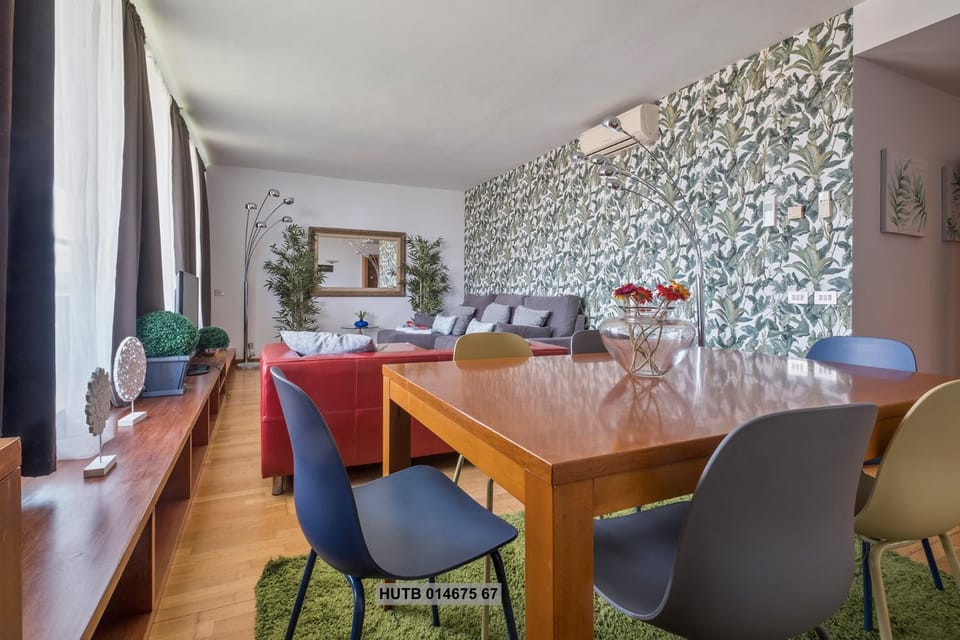 Day, Living room, Dining area, On site