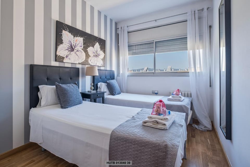 Day, Bedroom, On site