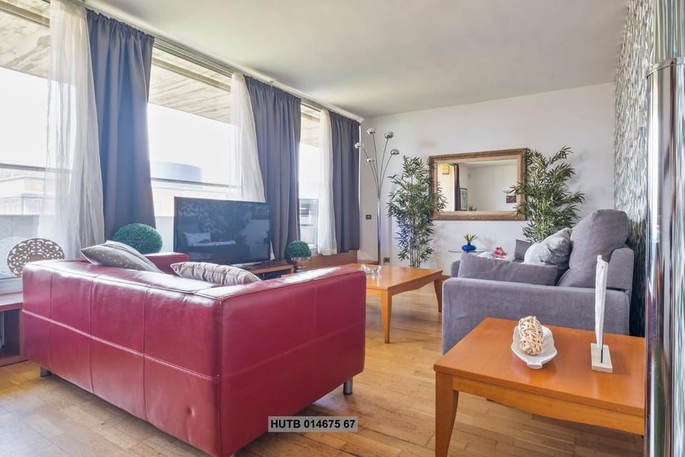 Day, Living room, Dining area, On site