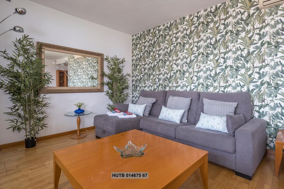 Day, Living room, Dining area, On site