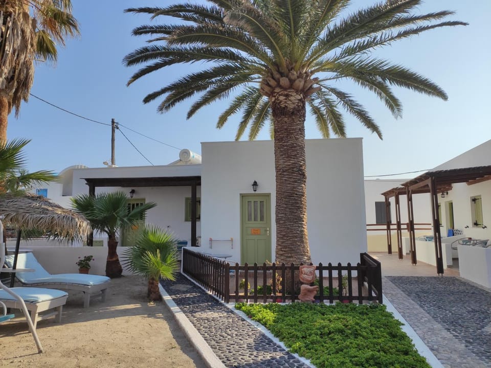 Palm Studios Apartment in Perissa