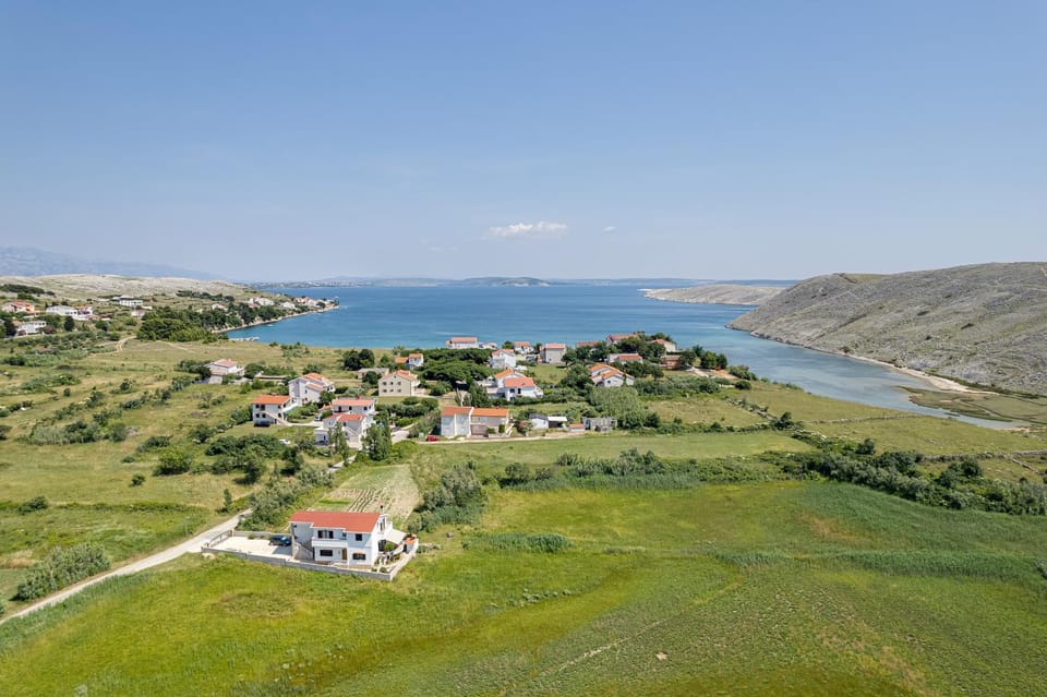 Natural landscape, Bird's eye view, Mountain view, Sea view, Location