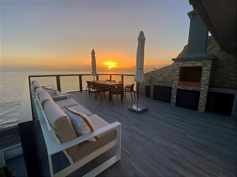Patio, Natural landscape, View (from property/room), Balcony/Terrace, Living room, Seating area, Sea view, Sunset, sunbed