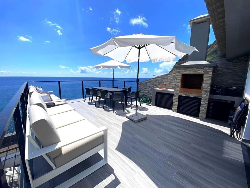 Patio, Day, Natural landscape, Activities, View (from property/room), Balcony/Terrace, Seating area, Dining area, Evening entertainment, Sea view, sunbed