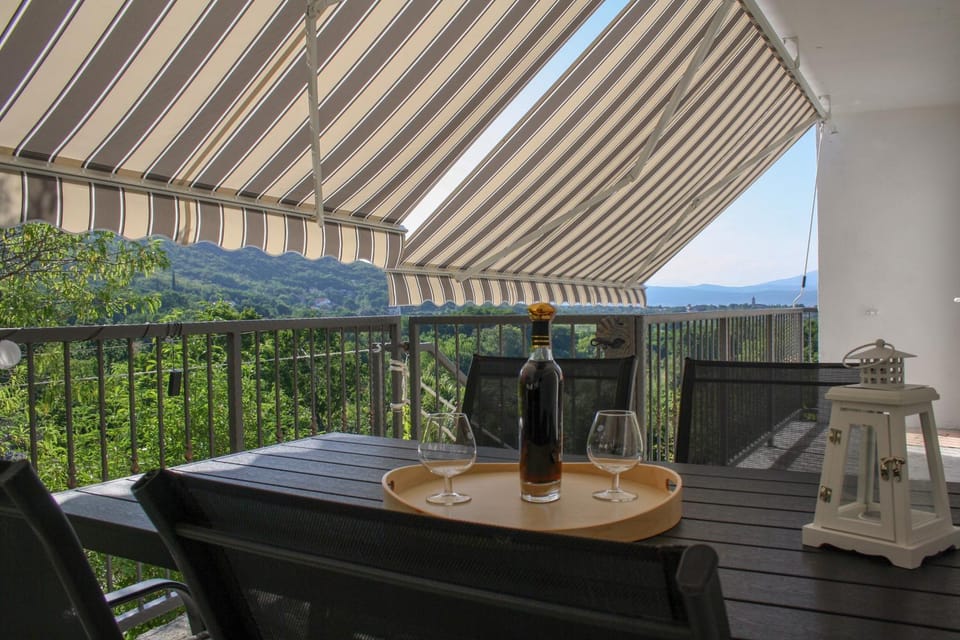 Day, Natural landscape, View (from property/room), Balcony/Terrace, Dining area, Mountain view