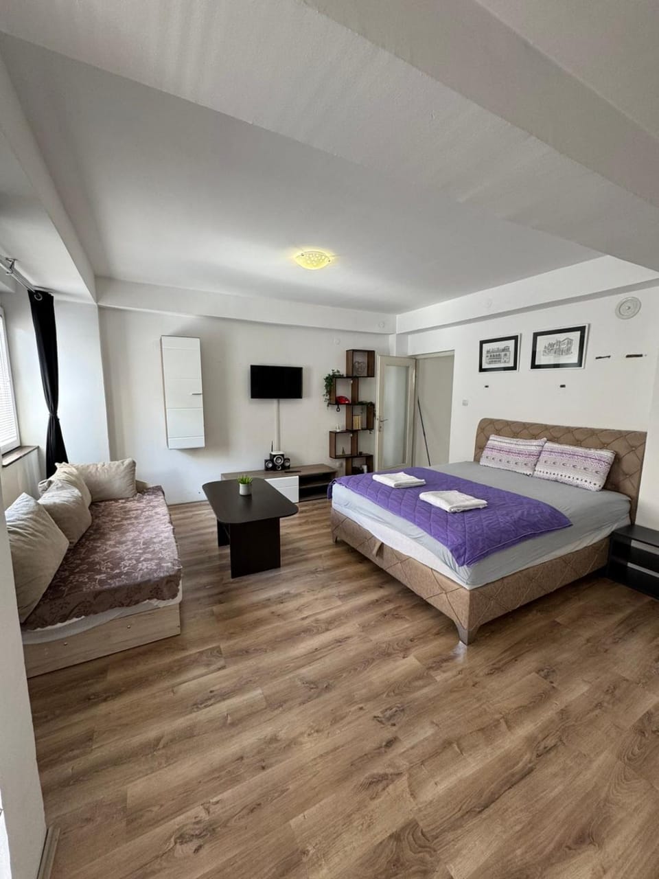Bed, Living room