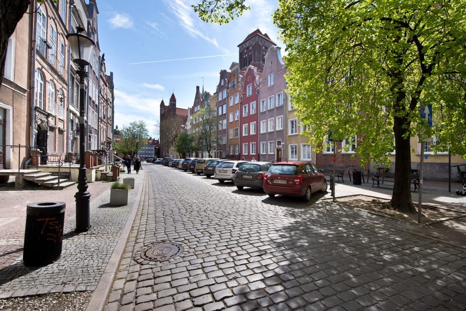 Day, Neighbourhood, City view, Street view, Parking