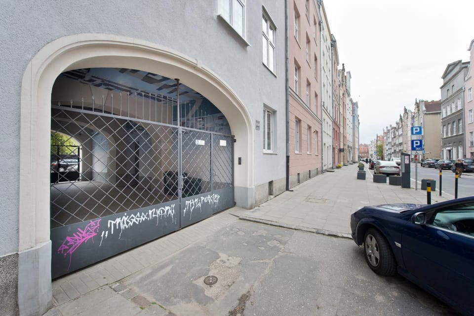 Neighbourhood, Street view, Parking