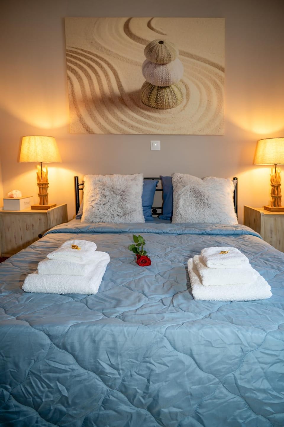 Bed, Photo of the whole room, Bedroom, towels