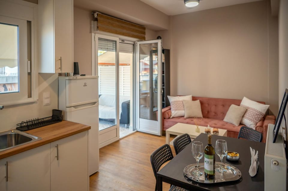 Kitchen or kitchenette, Living room, Seating area, Dining area, pet friendly, stove