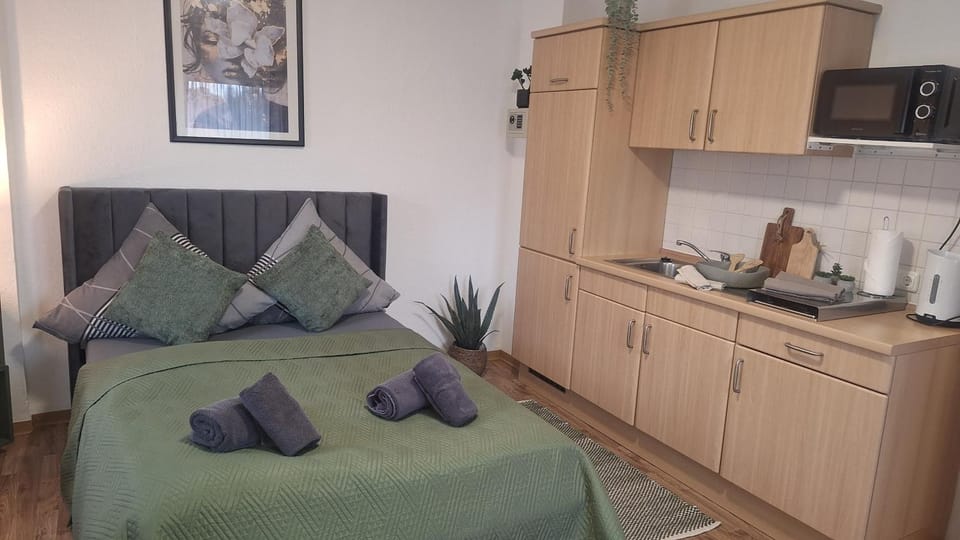 Bed, Coffee/tea facilities, Kitchen or kitchenette, Photo of the whole room, Bedroom